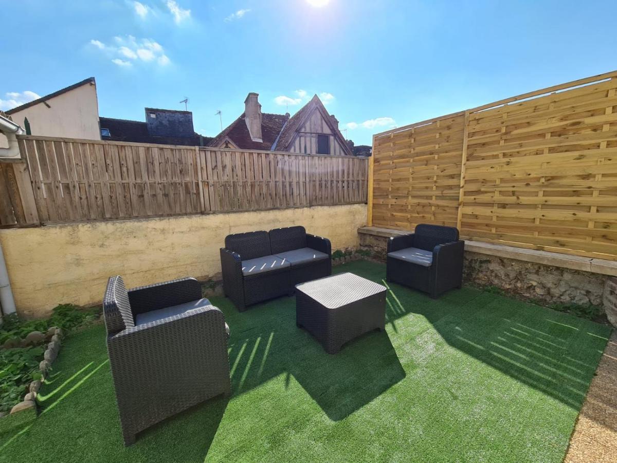Maison Charme avec Terrasse hypercentre, très calme Joigny Extérieur photo